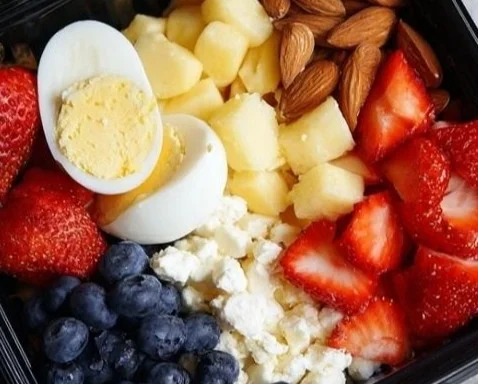 Easy high protein breakfast boxes with healthy ingredients