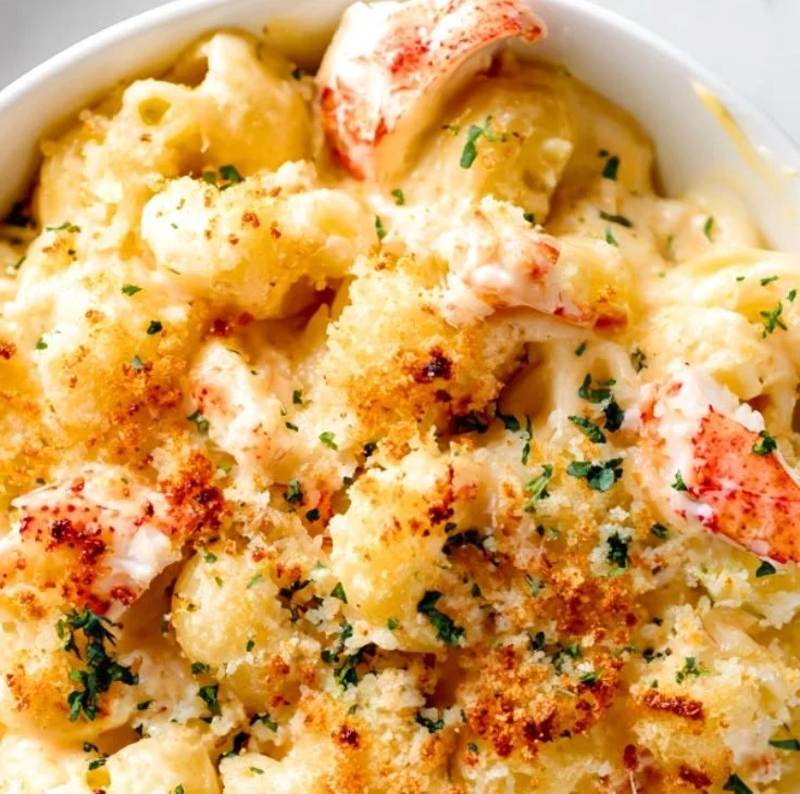 Delicious Lobster Mac and Cheese topped with breadcrumbs and herbs